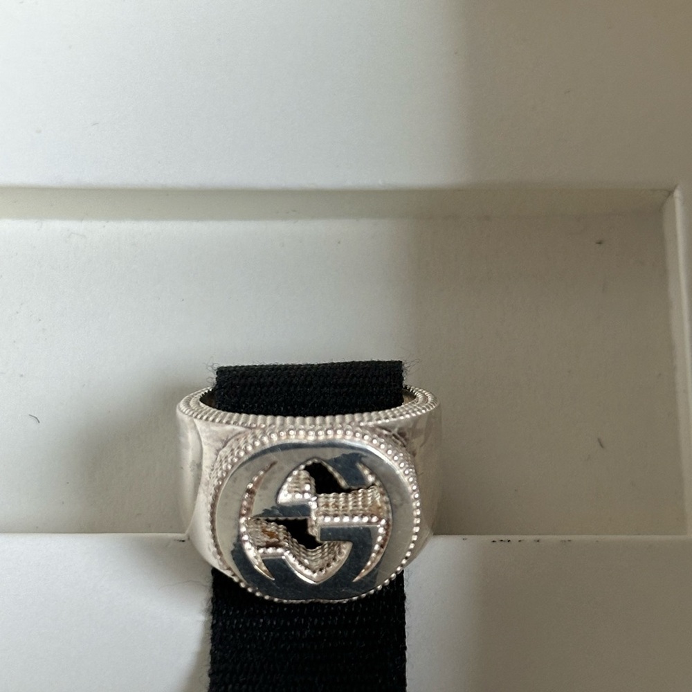 Gucci Silver Interlocking Gucci Logo ring - Picture 9 of 11